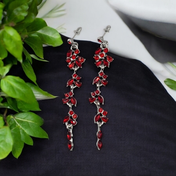 Ruby Red Crystal Drop Earrings Vintage - Picture 2 of 4